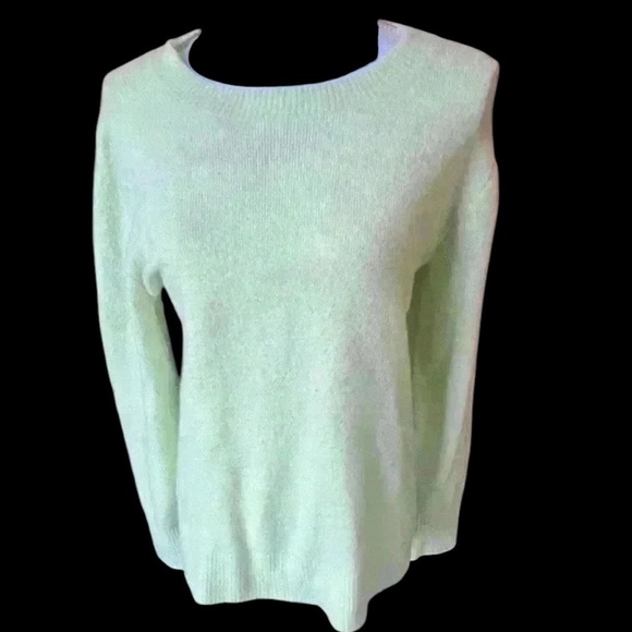 J Crew Super soft ladies sweater. Small lime green excellent condition. - Picture 1 of 9